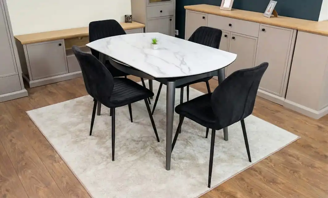 Set Masă Living Extensibilă CT106 Blat Ceramic Alb cu 4 Scaune Tapițate KJC104 Negre