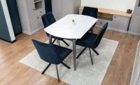 Set Masă Living Extensibilă CT106 Blat Ceramic Alb cu 4 Scaune Tapițate KJC356 Negre