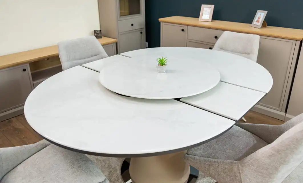 Set Masă Living Extensibilă CT163 Blat Ceramic Alb cu 4 Scaune DCM0108CS Gri Deschis
