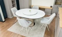 Set Masă Living Extensibilă CT163 Blat Ceramic Alb cu 4 Scaune DCM0108CS Gri Deschis