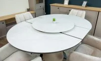 Set Masă Living Extensibilă CT163 Blat Ceramic Alb cu 4 Scaune Rotative DCM0112AS Bej