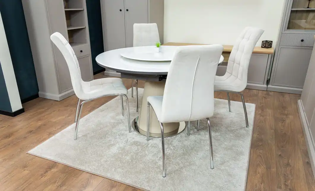 Set Masă Living Extensibilă CT163 Blat Ceramic Alb cu 4 Scaune Tapițate F630 Bej