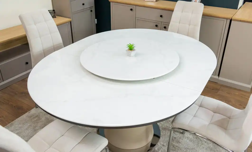 Set Masă Living Extensibilă CT163 Blat Ceramic Alb cu 4 Scaune Tapițate F630 Bej