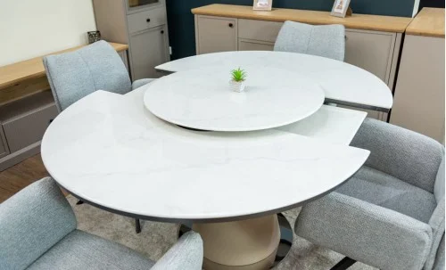 Set Masă Living Extensibilă CT163 Blat Ceramic Alb cu 4 Scaune Rotative KJC77 Gri Deschis