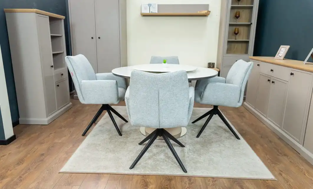 Set Masă Living Extensibilă CT163 Blat Ceramic Alb cu 4 Scaune Rotative KJC77 Gri Deschis