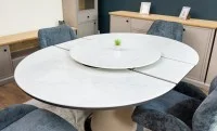 Set Masă Living Extensibilă CT163 Blat Ceramic Alb cu 4 Scaune DCM0104CS Gri