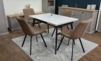 Set Masă Living Extensibilă DTM0101CS Bej cu 4 Scaune Tapițate DCM1801CF Maro