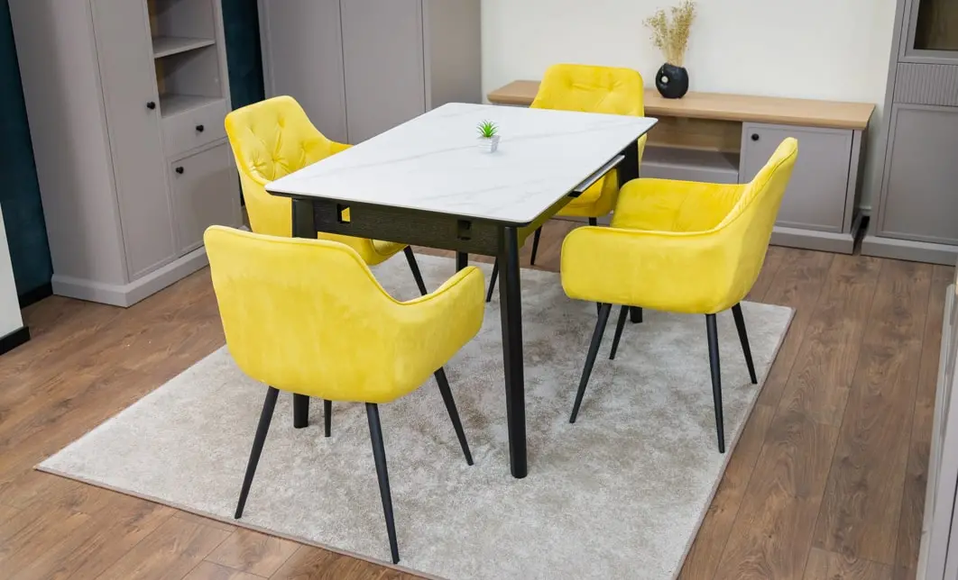 Set Masă Living Extensibilă KJT4711-1 Alb cu 4 Scaune Tapițate KJC38 Galbene
