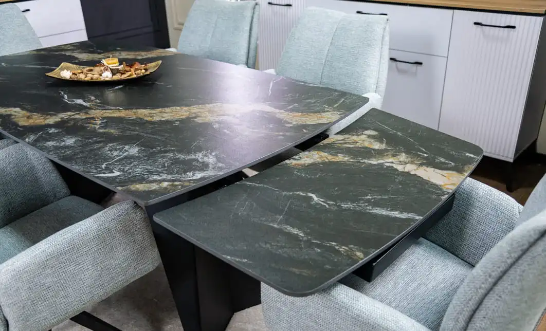 Set Masă Living Extensibilă Blat Ceramic Negru/Auriu DTM0105CS cu 6 Scaune KJC77 Gri Deschis 9