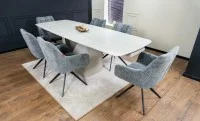 Set Masă Living Extensibilă DTM0405CS Blat Ceramic Bej cu 6 Scaune Rotative DCM0112 Gri