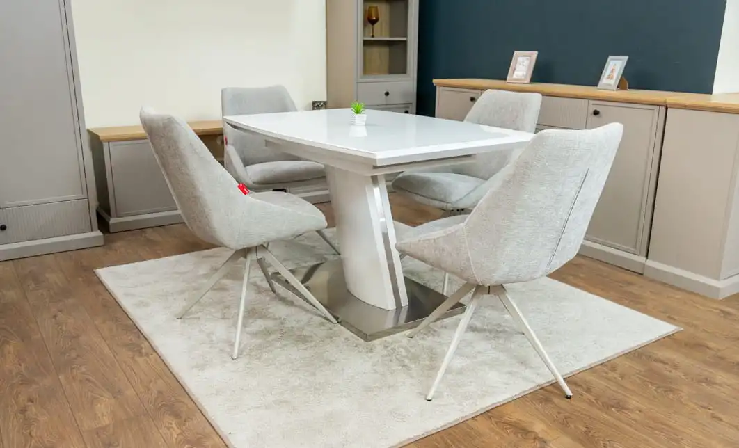 Set Masă Living Extensibilă KJT380 Blat Lucios Alb cu 4 Scaune Rotative DCM0108CS Gri Deschis 2
