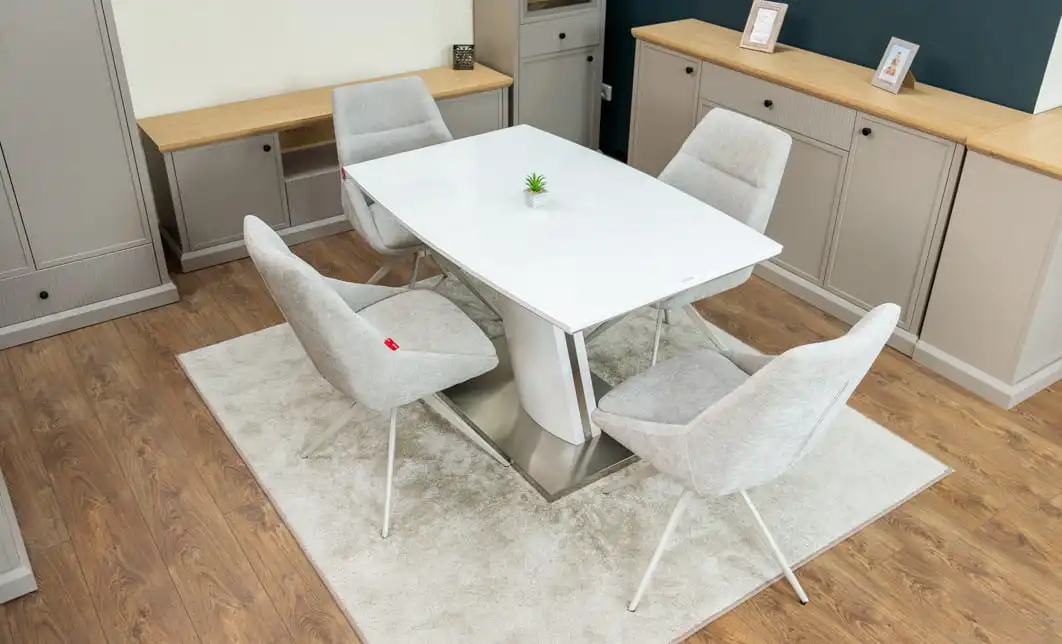 Set Masă Living Extensibilă KJT380 Blat Lucios Alb cu 4 Scaune Rotative DCM0108CS Gri Deschis 1