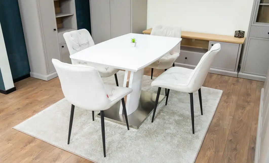 Set Masă Living Extensibilă KJT380 Blat Lucios Alb cu 4 Scaune Tapițate KJC0357 Bej 4