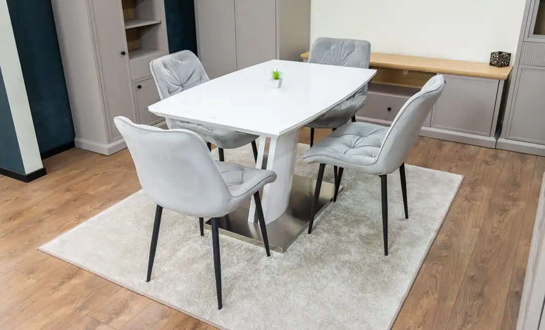 Set Masă Living Extensibilă KJT380 Blat Lucios Alb cu 4 Scaune Tapițate KJC0357 Gri 4