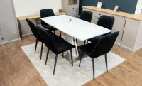 Set Masă Living Extensibilă KJT380 Blat Lucios Alb cu 6 Scaune Tapițate KJC176 Negre