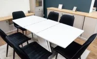 Set Masă Living Extensibilă KJT380 Blat Lucios Alb cu 6 Scaune Tapițate KJC176 Negre 10