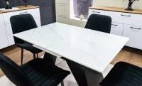 Set Masă Living Extensibilă KJT417 Albă cu 6 Scaune KJC176 Negre 6