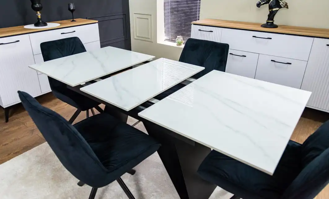 Set Masă Living Extensibilă KJT417 Albă cu 6 Scaune KJC356 Negre 6