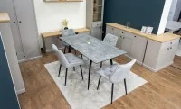 Set Masă Living Extensibilă KJT546 Gri cu 4 Scaune Tapițate KJC0357 Gri