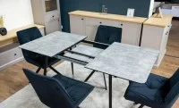 Set Masă Living Extensibilă KJT546 Gri cu 4 Scaune Tapițate KJC356 Negre