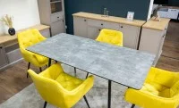 Set Masă Living Extensibilă KJT546 Gri cu 4 Scaune Tapițate KJC38 Galbene