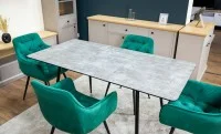 Set Masă Living Extensibilă KJT546 Gri cu 4 Scaune Tapițate KJC38 Verzi