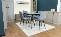 Set Masă Living Extensibilă KJT546 Gri cu 4 Scaune Tapițate KJC5341 Gri