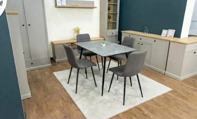 Set Masă Living Extensibilă KJT546 Gri cu 4 Scaune Tapițate KJC5341 Maro