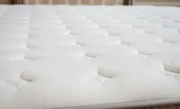 Set Pat Tapitat cu Saltea si Somiera Split Gri Deschis, 160x200