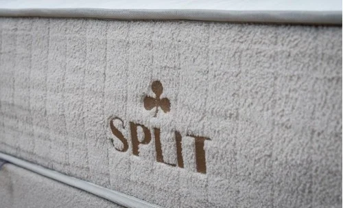 Set Pat Tapitat cu Saltea si Somiera Split Gri Deschis, 160x200