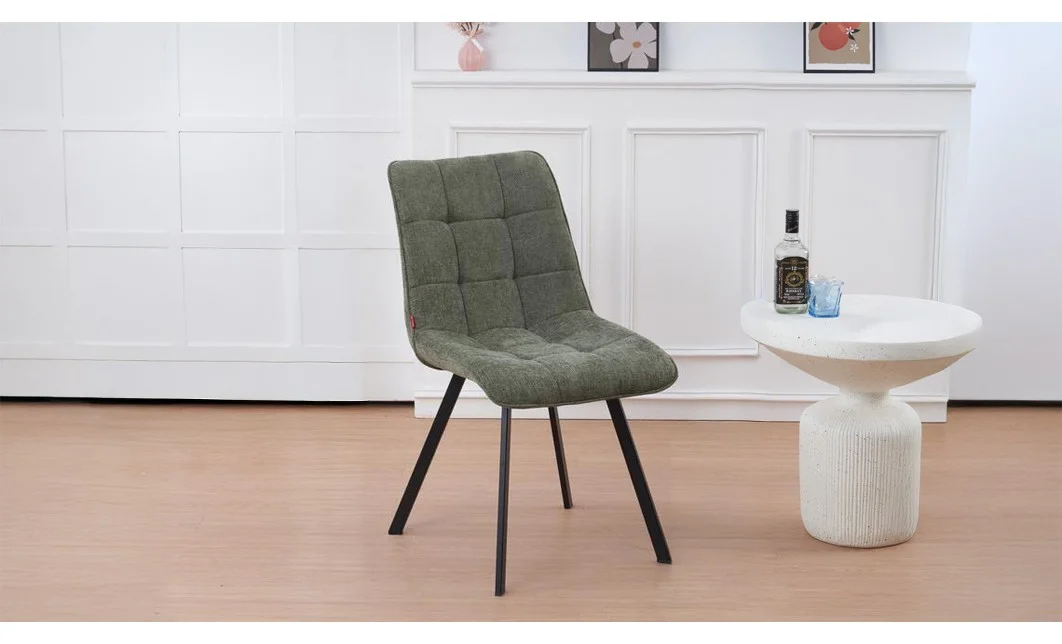 Set Masă Living Extensibilă DTM0101CS Bej cu 4 Scaune Tapițate DCM1801CF Verzi